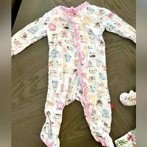 Magnetic me baby girl footed sleeping & play